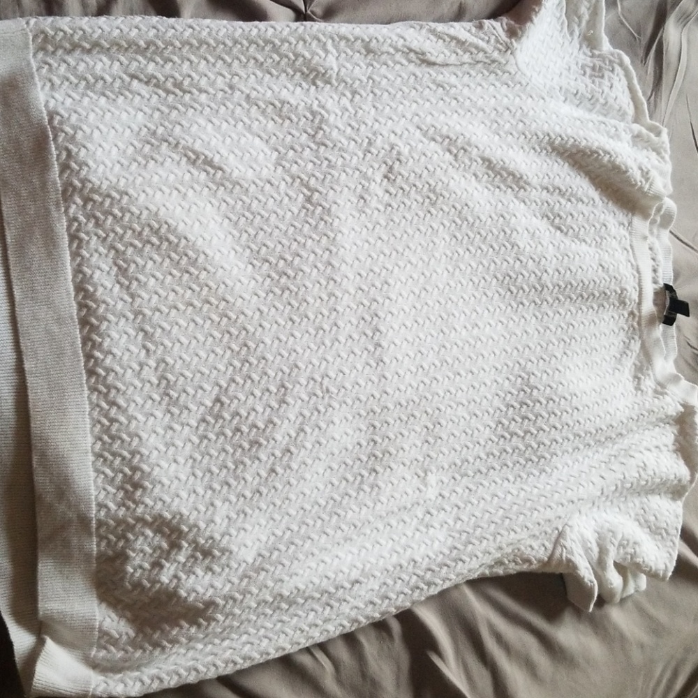 Short sleeve sweater